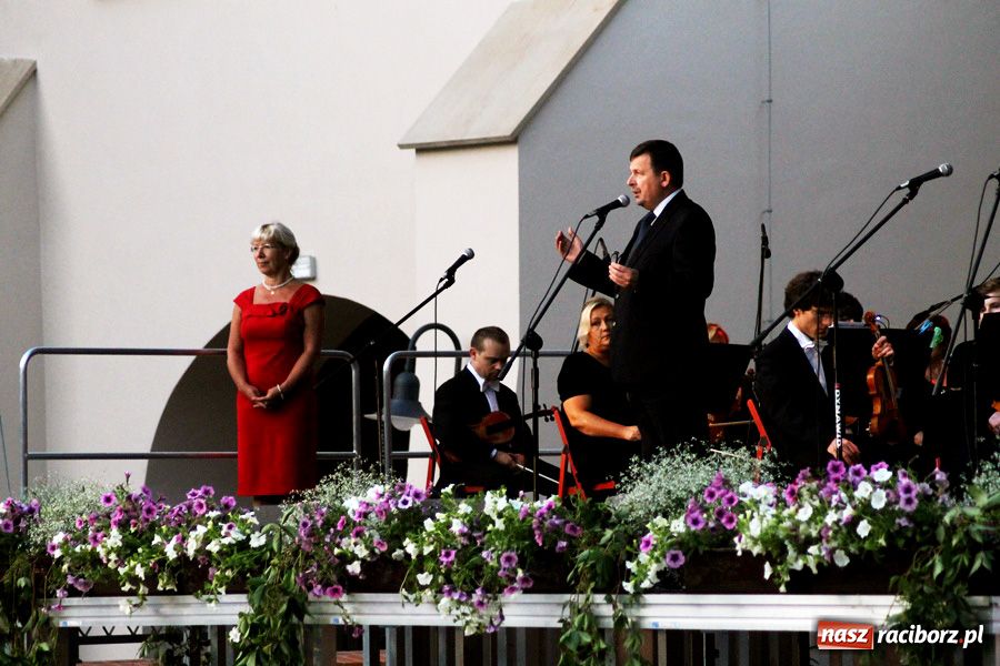 Zdjęcie w galerii na portalu naszraciborz.pl: Wspaniałe arie na zamkowym dziedzińcu wiadomości z regionu