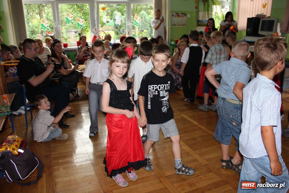 Zdjęcie w galerii na portalu naszraciborz.pl: Sześciolatki pożegnały Przedszkole nr 13 wiadomości z regionu