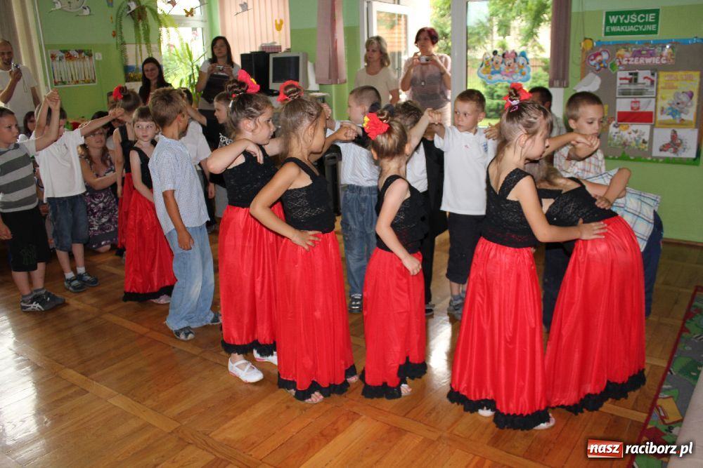 Zdjęcie w galerii na portalu naszraciborz.pl: Sześciolatki pożegnały Przedszkole nr 13 wiadomości z regionu