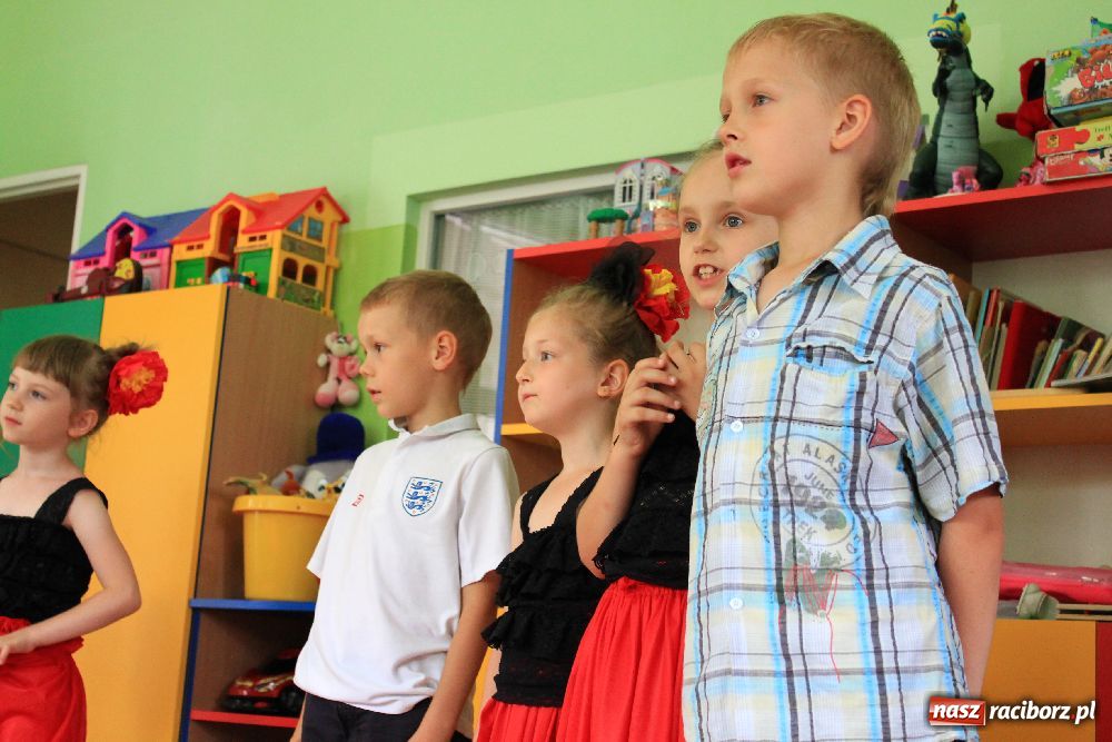 Zdjęcie w galerii na portalu naszraciborz.pl: Sześciolatki pożegnały Przedszkole nr 13 wiadomości z regionu