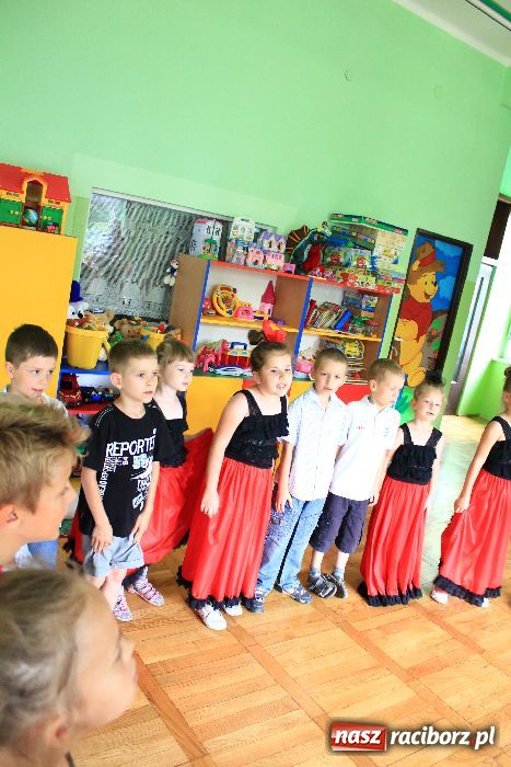 Zdjęcie w galerii na portalu naszraciborz.pl: Sześciolatki pożegnały Przedszkole nr 13 wiadomości z regionu