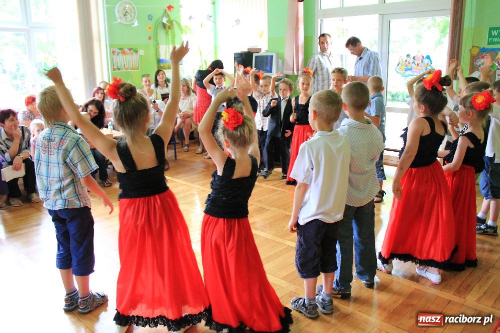 Zdjęcie w galerii na portalu naszraciborz.pl: Sześciolatki pożegnały Przedszkole nr 13 wiadomości z regionu