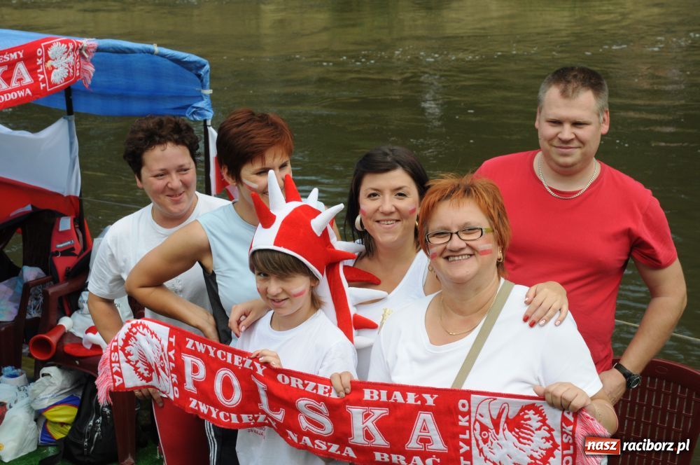 Zdjęcie w galerii na portalu naszraciborz.pl: Pływadła w rytmie Euro 2012 wiadomości z regionu