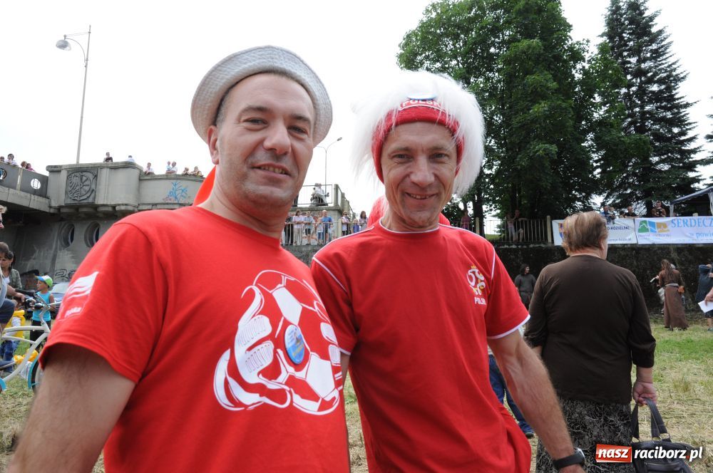 Zdjęcie w galerii na portalu naszraciborz.pl: Pływadła w rytmie Euro 2012 wiadomości z regionu