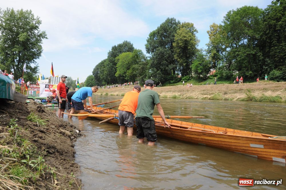 Zdjęcie w galerii na portalu naszraciborz.pl: Pływadła w rytmie Euro 2012 wiadomości z regionu