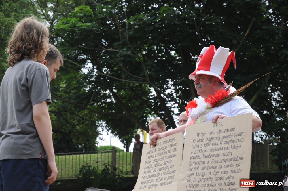 Zdjęcie w galerii na portalu naszraciborz.pl: Pływadła w rytmie Euro 2012 wiadomości z regionu