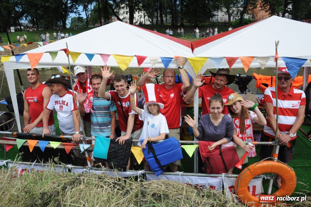 Zdjęcie w galerii na portalu naszraciborz.pl: Pływadła w rytmie Euro 2012 wiadomości z regionu