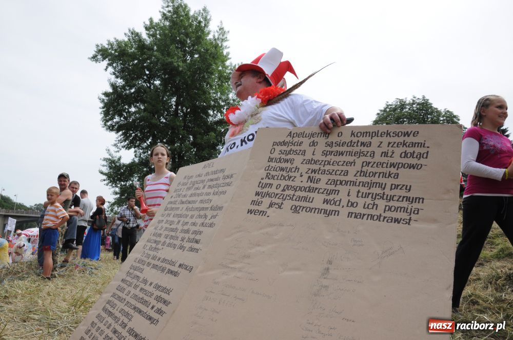 Zdjęcie w galerii na portalu naszraciborz.pl: Pływadła w rytmie Euro 2012 wiadomości z regionu