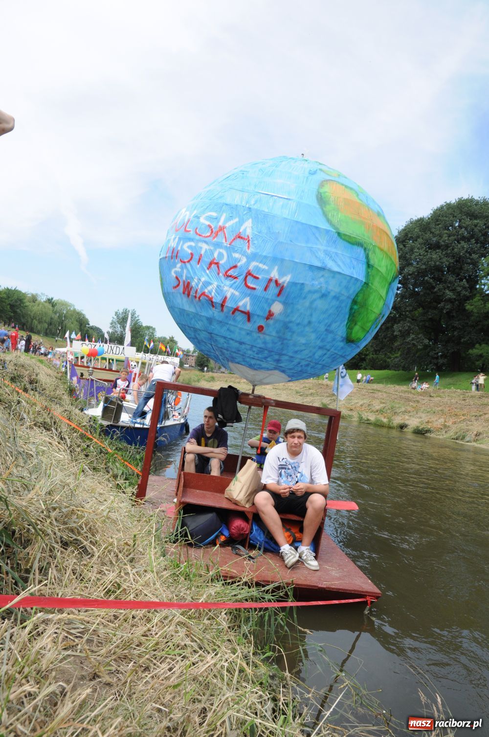 Zdjęcie w galerii na portalu naszraciborz.pl: Pływadła w rytmie Euro 2012 wiadomości z regionu