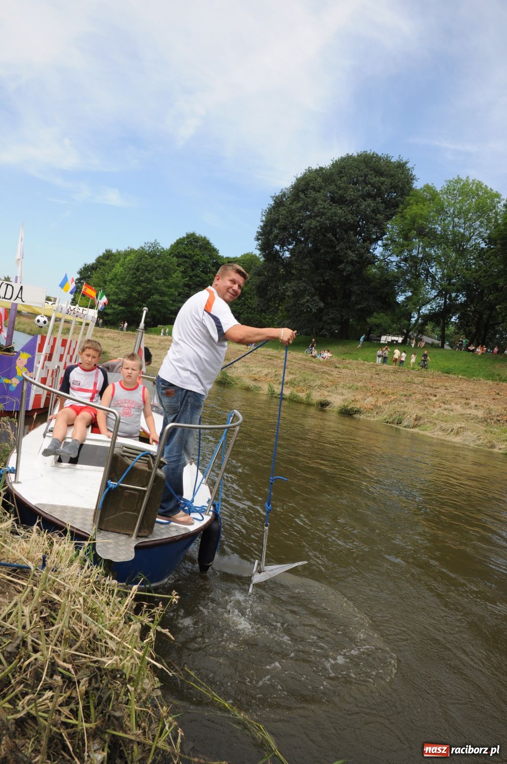 Zdjęcie w galerii na portalu naszraciborz.pl: Pływadła w rytmie Euro 2012 wiadomości z regionu