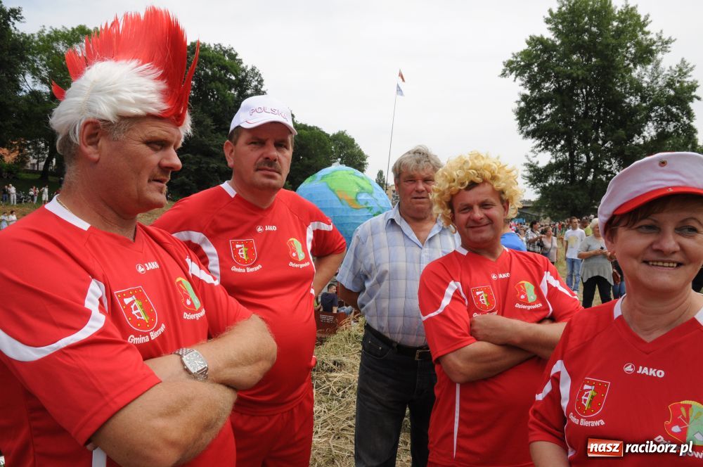 Zdjęcie w galerii na portalu naszraciborz.pl: Pływadła w rytmie Euro 2012 wiadomości z regionu