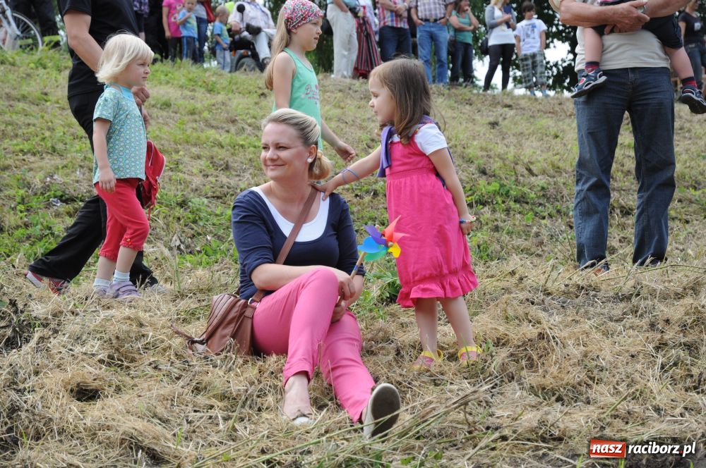 Zdjęcie w galerii na portalu naszraciborz.pl: Pływadła w rytmie Euro 2012 wiadomości z regionu