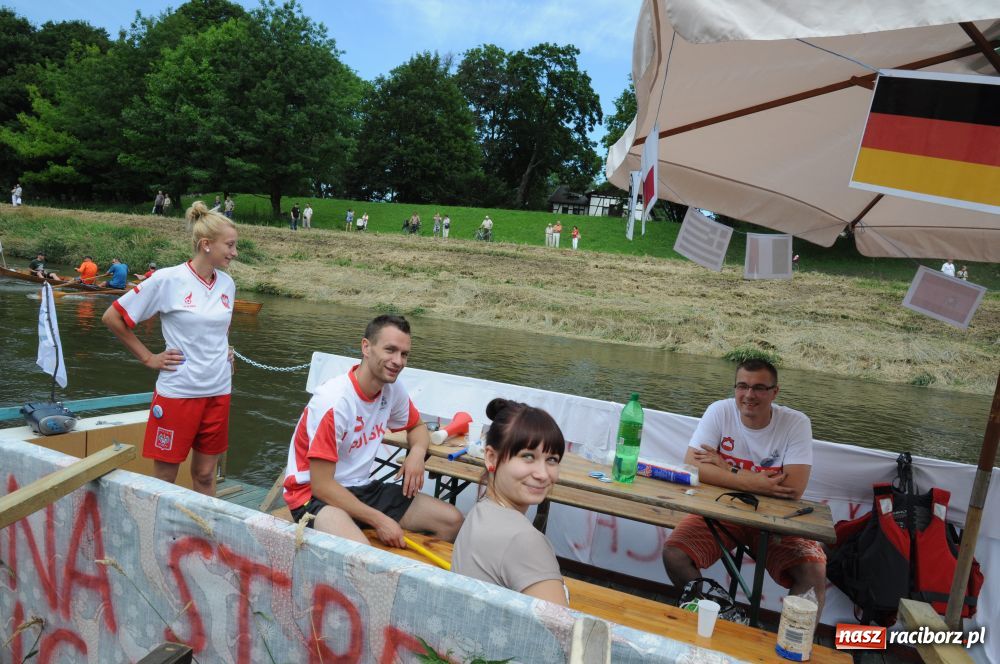 Zdjęcie w galerii na portalu naszraciborz.pl: Pływadła w rytmie Euro 2012 wiadomości z regionu