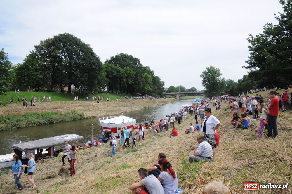 Zdjęcie w galerii na portalu naszraciborz.pl: Pływadła w rytmie Euro 2012 wiadomości z regionu