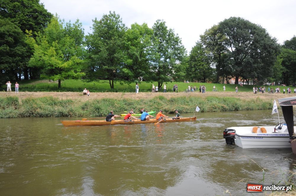 Zdjęcie w galerii na portalu naszraciborz.pl: Pływadła w rytmie Euro 2012 wiadomości z regionu