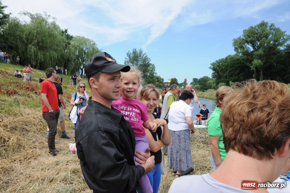 Zdjęcie w galerii na portalu naszraciborz.pl: Pływadła w rytmie Euro 2012 wiadomości z regionu