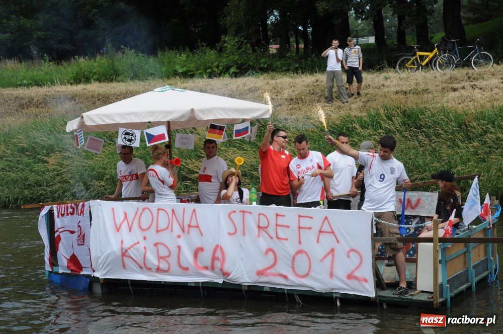 Zdjęcie w galerii na portalu naszraciborz.pl: Pływadła w rytmie Euro 2012 wiadomości z regionu