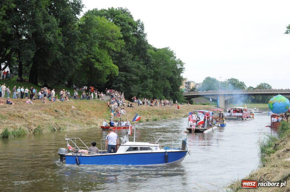 Zdjęcie w galerii na portalu naszraciborz.pl: Pływadła w rytmie Euro 2012 wiadomości z regionu