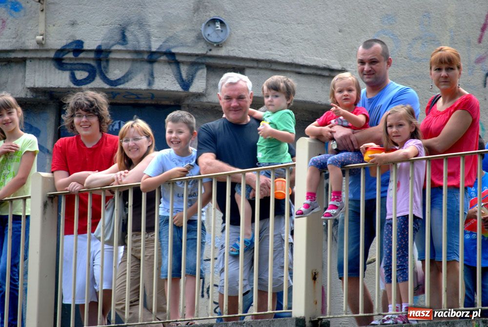 Zdjęcie w galerii na portalu naszraciborz.pl: Pływadła w rytmie Euro 2012 wiadomości z regionu