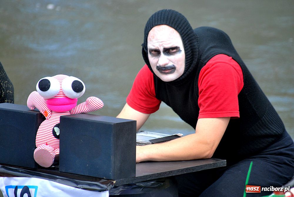 Zdjęcie w galerii na portalu naszraciborz.pl: Pływadła w rytmie Euro 2012 wiadomości z regionu