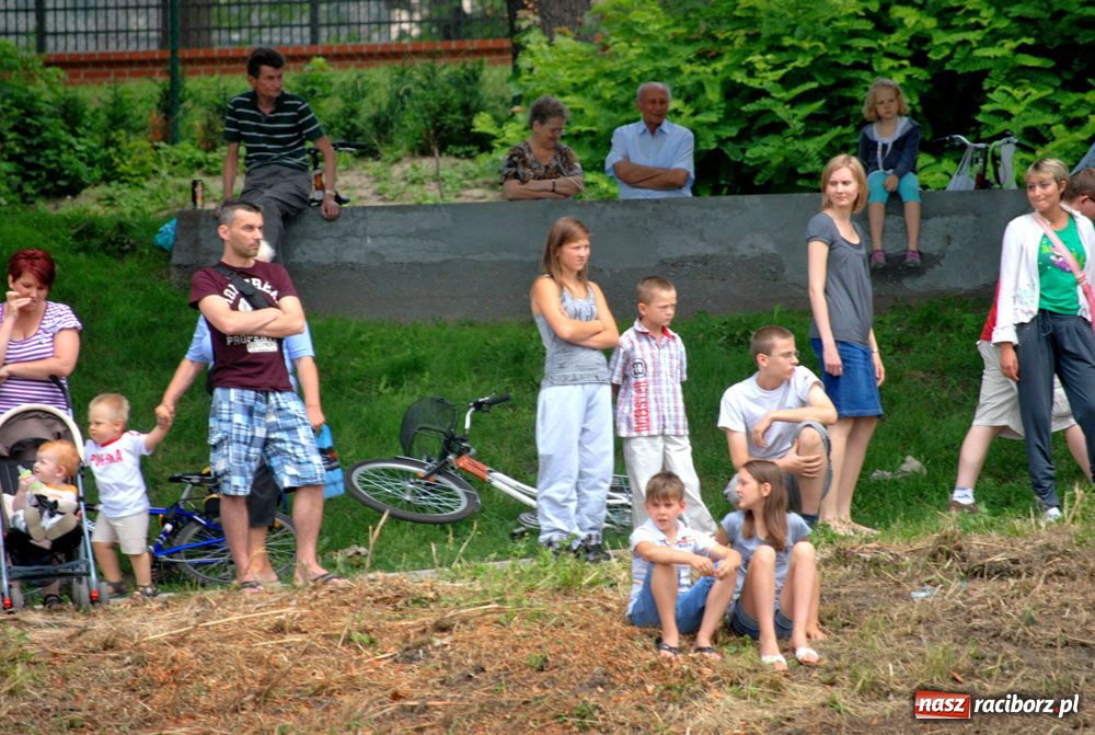 Zdjęcie w galerii na portalu naszraciborz.pl: Pływadła w rytmie Euro 2012 wiadomości z regionu