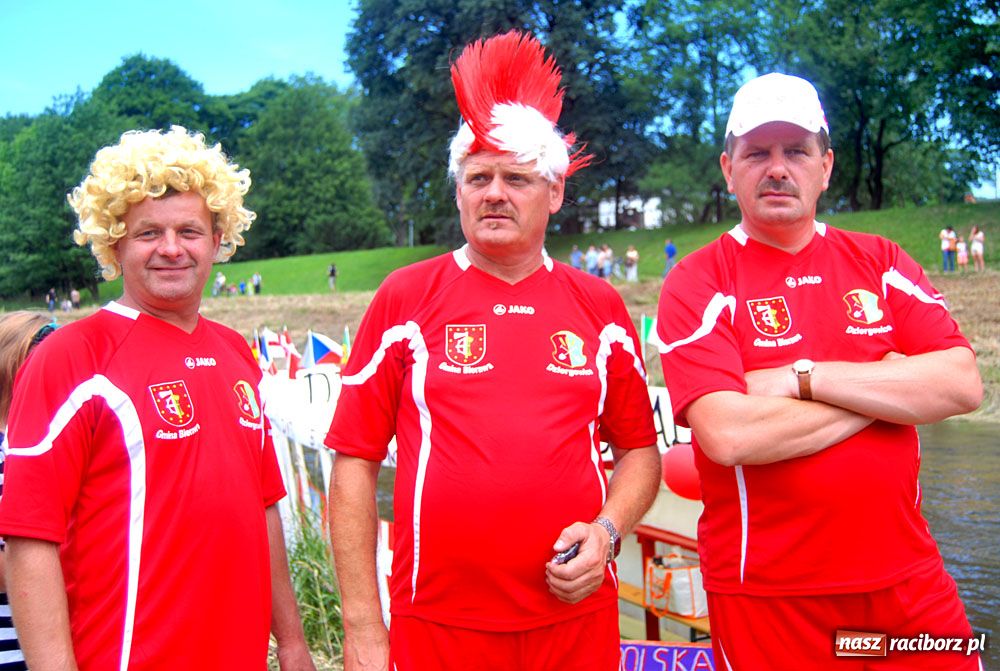 Zdjęcie w galerii na portalu naszraciborz.pl: Pływadła w rytmie Euro 2012 wiadomości z regionu