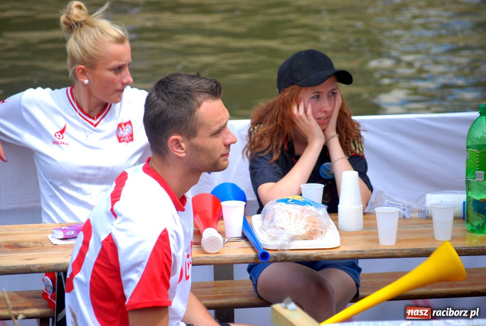 Zdjęcie w galerii na portalu naszraciborz.pl: Pływadła w rytmie Euro 2012 wiadomości z regionu