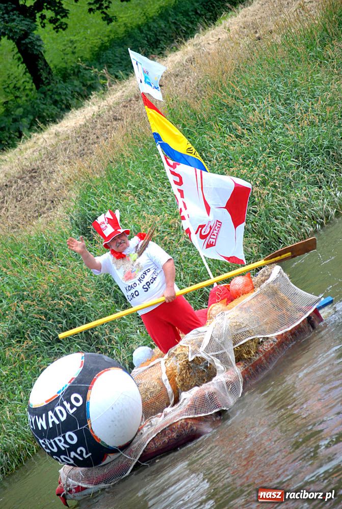 Zdjęcie w galerii na portalu naszraciborz.pl: Pływadła w rytmie Euro 2012 wiadomości z regionu
