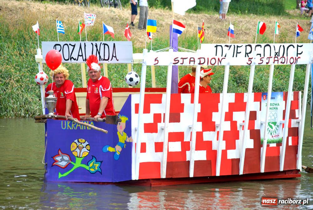 Zdjęcie w galerii na portalu naszraciborz.pl: Pływadła w rytmie Euro 2012 wiadomości z regionu