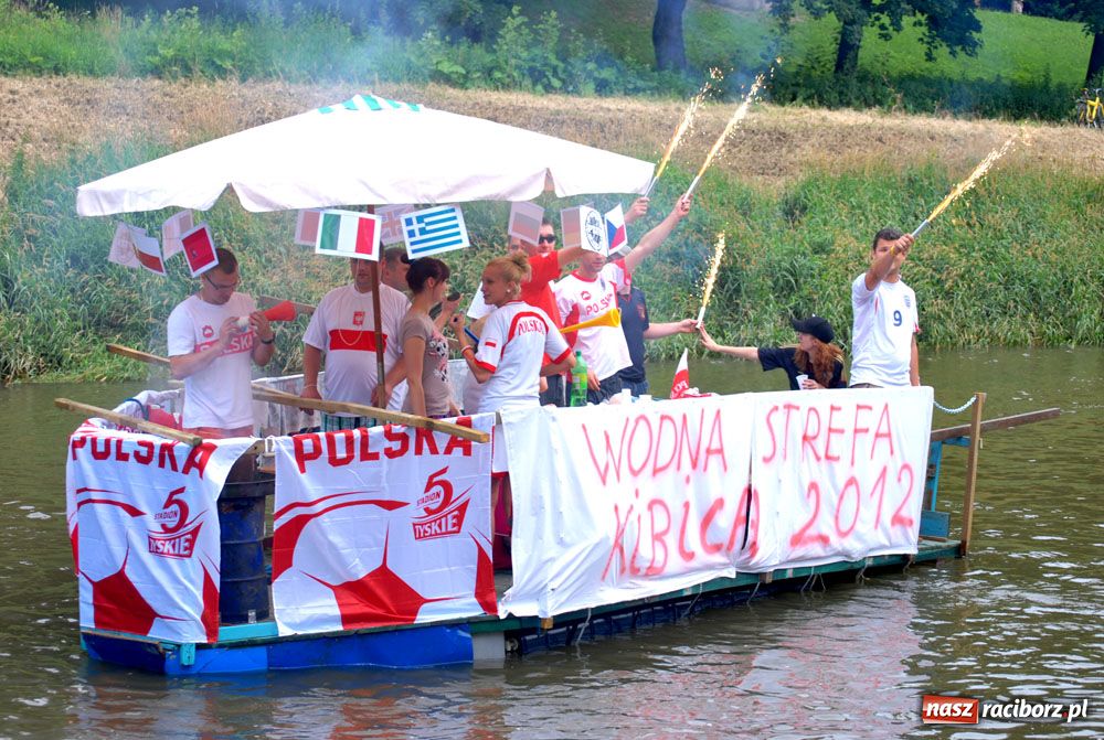 Zdjęcie w galerii na portalu naszraciborz.pl: Pływadła w rytmie Euro 2012 wiadomości z regionu