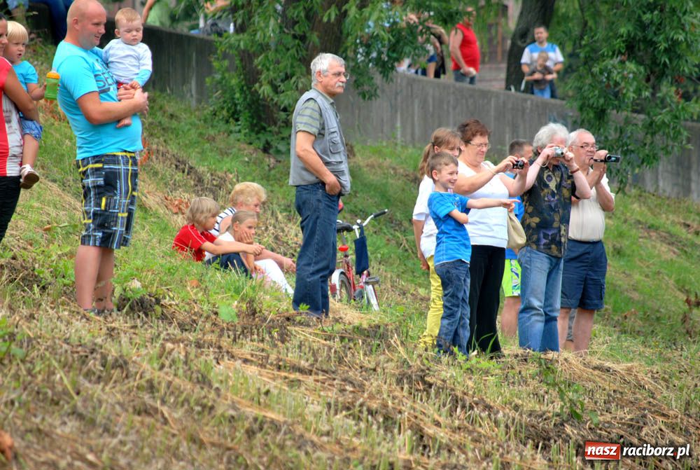 Zdjęcie w galerii na portalu naszraciborz.pl: Pływadła w rytmie Euro 2012 wiadomości z regionu