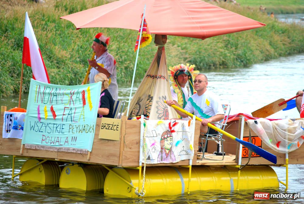 Zdjęcie w galerii na portalu naszraciborz.pl: Pływadła w rytmie Euro 2012 wiadomości z regionu