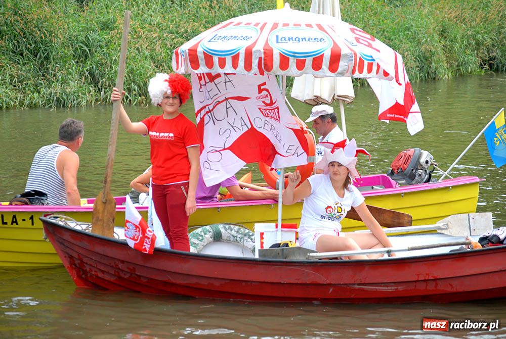 Zdjęcie w galerii na portalu naszraciborz.pl: Pływadła w rytmie Euro 2012 wiadomości z regionu