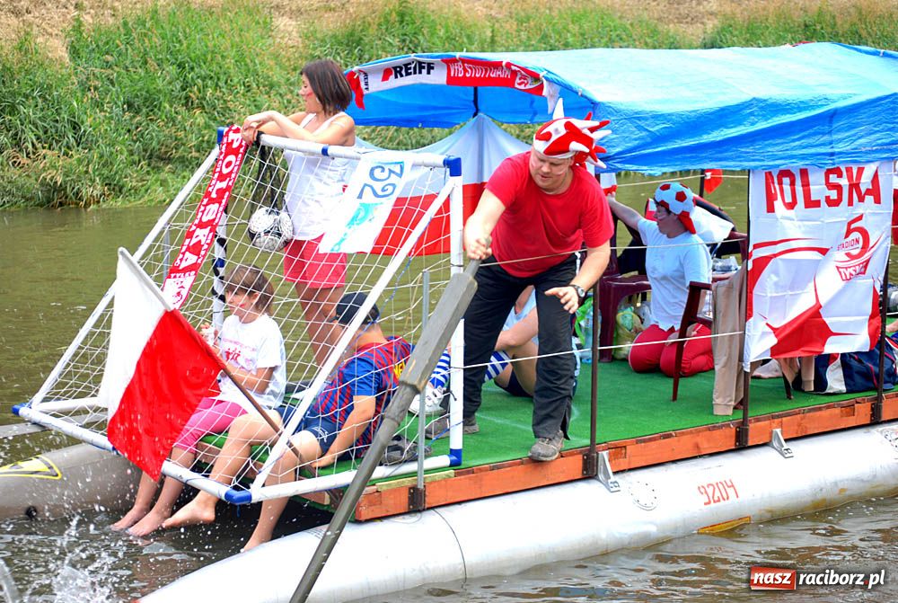 Zdjęcie w galerii na portalu naszraciborz.pl: Pływadła w rytmie Euro 2012 wiadomości z regionu