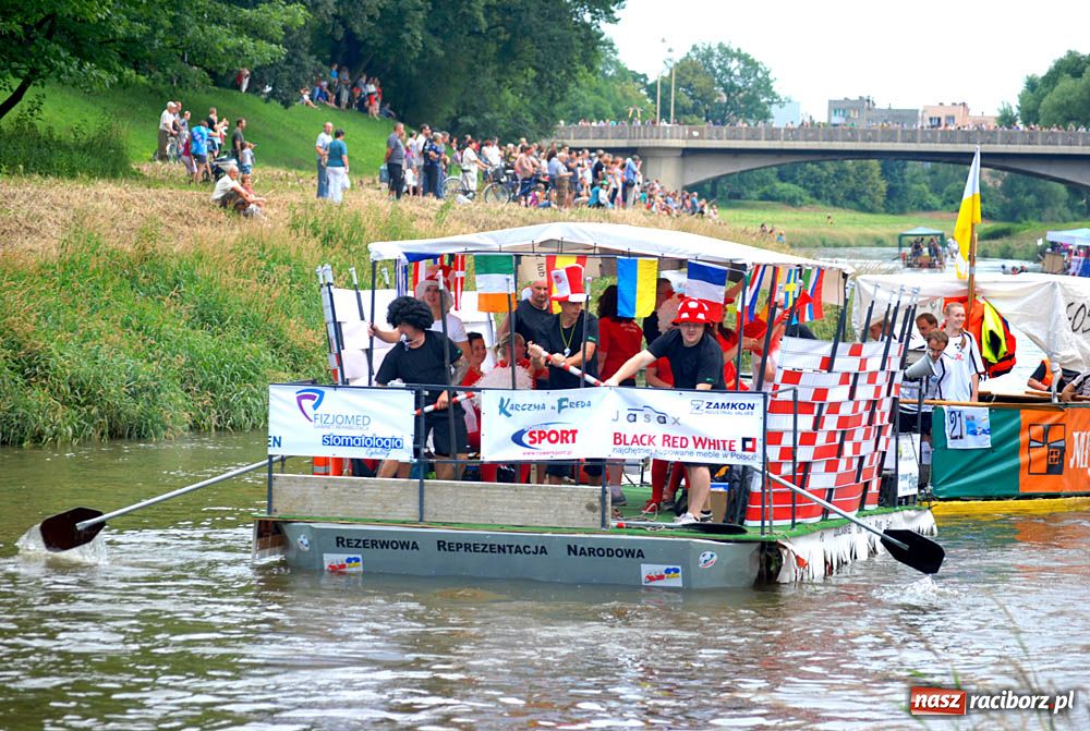 Zdjęcie w galerii na portalu naszraciborz.pl: Pływadła w rytmie Euro 2012 wiadomości z regionu