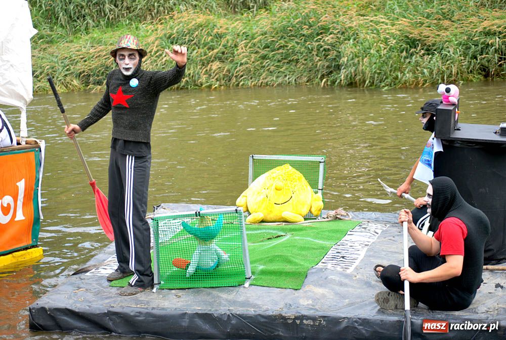 Zdjęcie w galerii na portalu naszraciborz.pl: Pływadła w rytmie Euro 2012 wiadomości z regionu