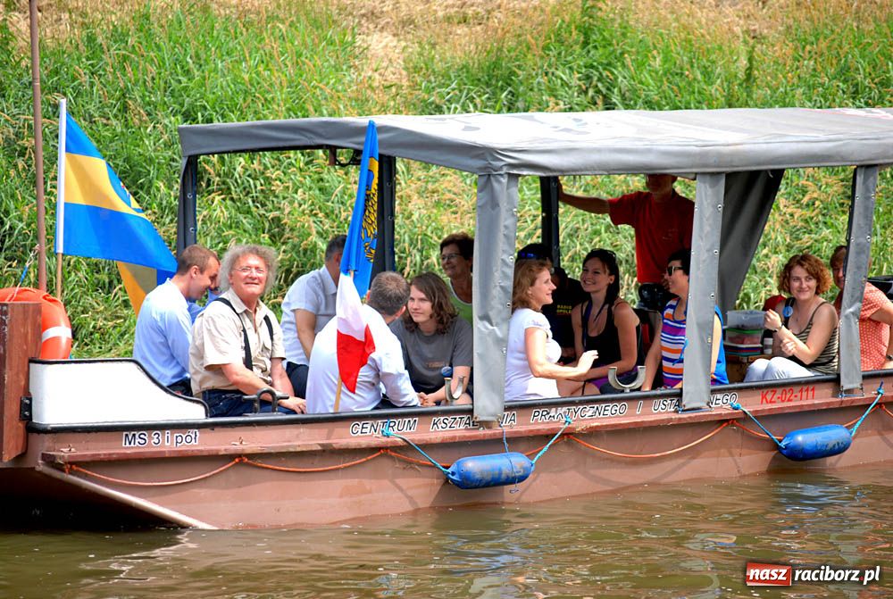 Zdjęcie w galerii na portalu naszraciborz.pl: Pływadła w rytmie Euro 2012 wiadomości z regionu