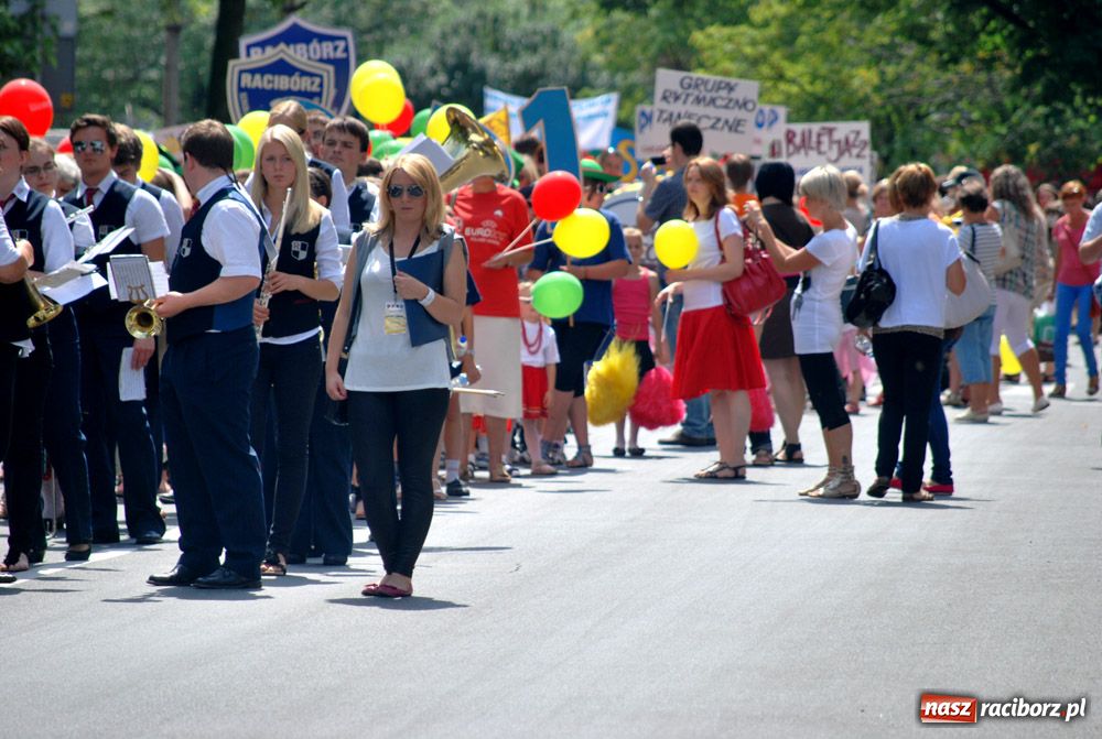 Zdjęcie w galerii na portalu naszraciborz.pl: Przemarsz i występy z okazji Dni Raciborza wiadomości z regionu