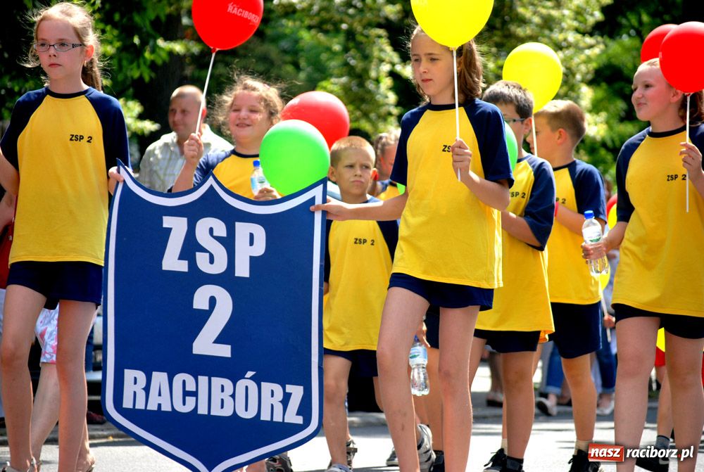 Zdjęcie w galerii na portalu naszraciborz.pl: Przemarsz i występy z okazji Dni Raciborza wiadomości z regionu