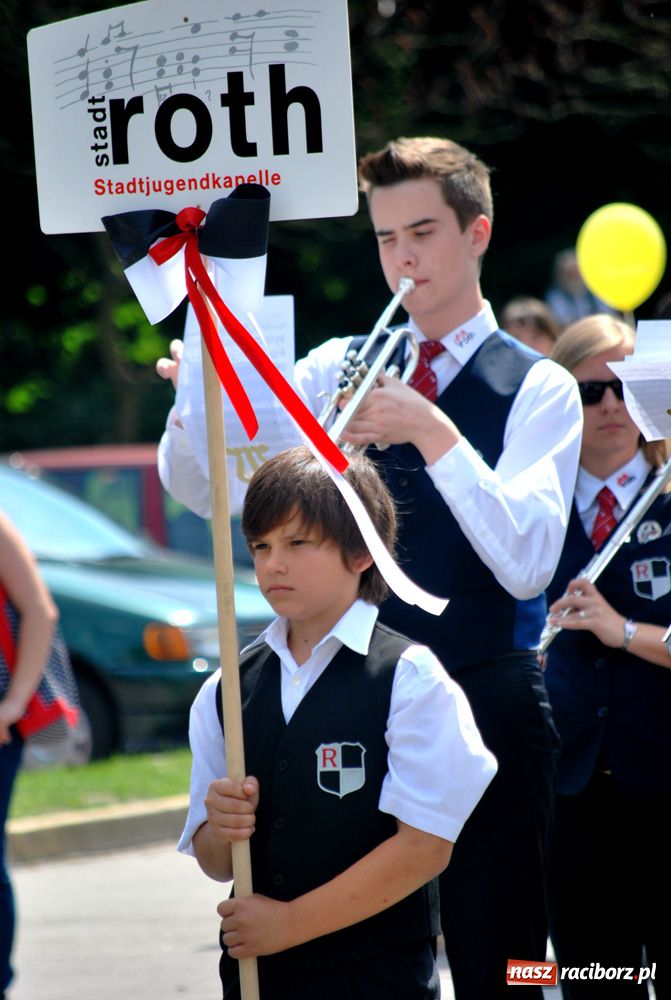 Zdjęcie w galerii na portalu naszraciborz.pl: Przemarsz i występy z okazji Dni Raciborza wiadomości z regionu