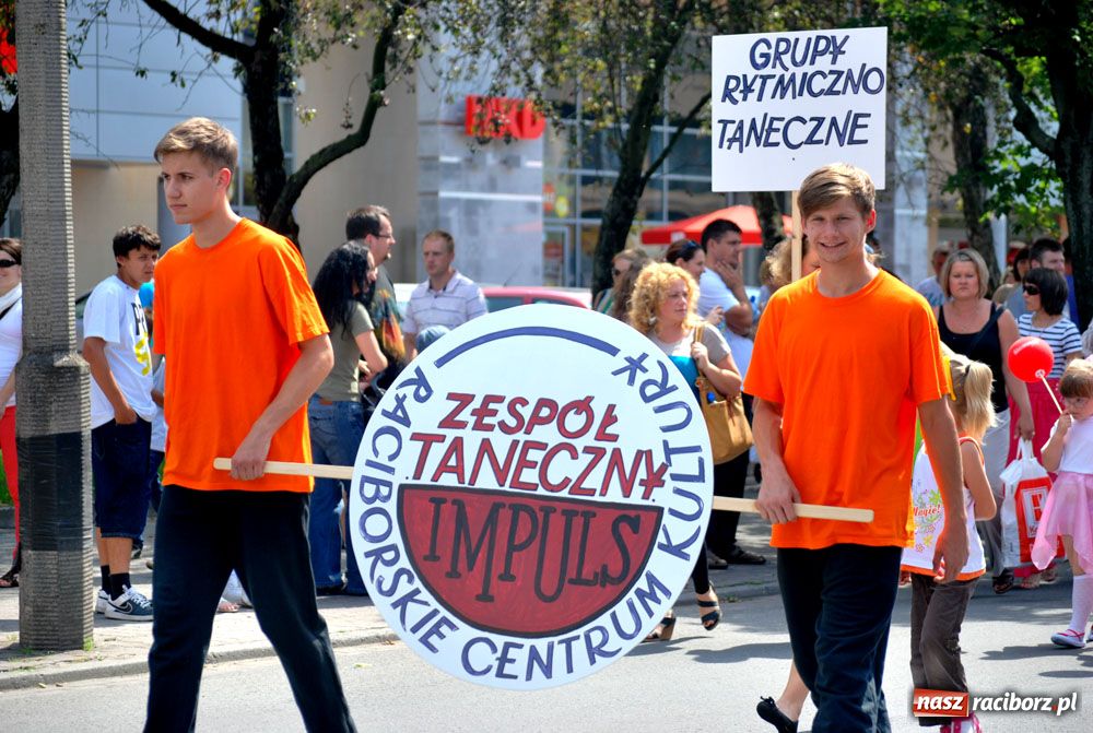 Zdjęcie w galerii na portalu naszraciborz.pl: Przemarsz i występy z okazji Dni Raciborza wiadomości z regionu