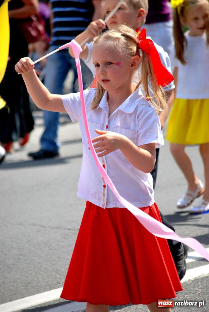 Zdjęcie w galerii na portalu naszraciborz.pl: Przemarsz i występy z okazji Dni Raciborza wiadomości z regionu