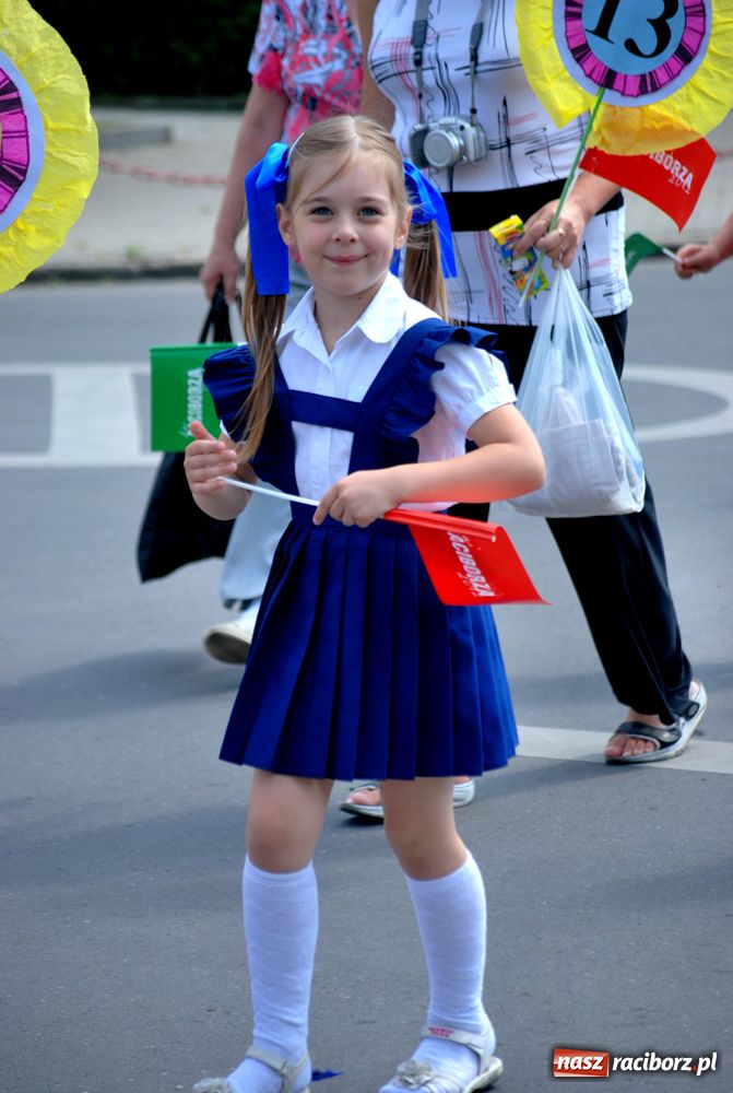 Zdjęcie w galerii na portalu naszraciborz.pl: Przemarsz i występy z okazji Dni Raciborza wiadomości z regionu