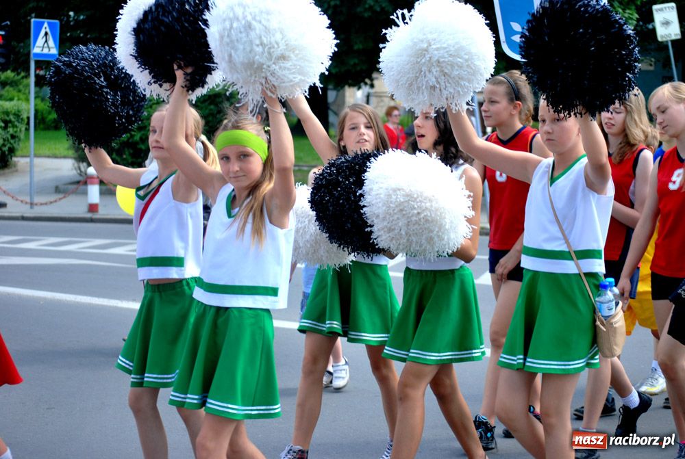 Zdjęcie w galerii na portalu naszraciborz.pl: Przemarsz i występy z okazji Dni Raciborza wiadomości z regionu