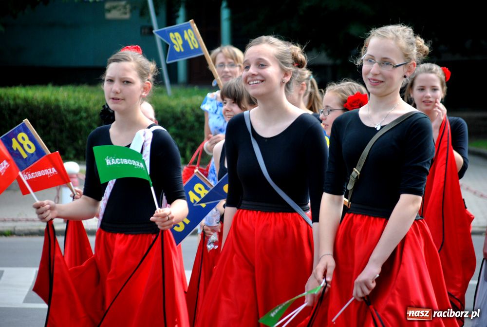 Zdjęcie w galerii na portalu naszraciborz.pl: Przemarsz i występy z okazji Dni Raciborza wiadomości z regionu