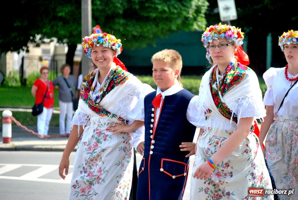 Zdjęcie w galerii na portalu naszraciborz.pl: Przemarsz i występy z okazji Dni Raciborza wiadomości z regionu