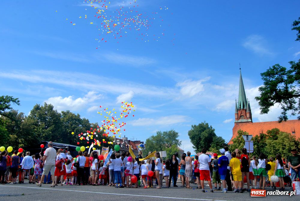 Zdjęcie w galerii na portalu naszraciborz.pl: Przemarsz i występy z okazji Dni Raciborza wiadomości z regionu
