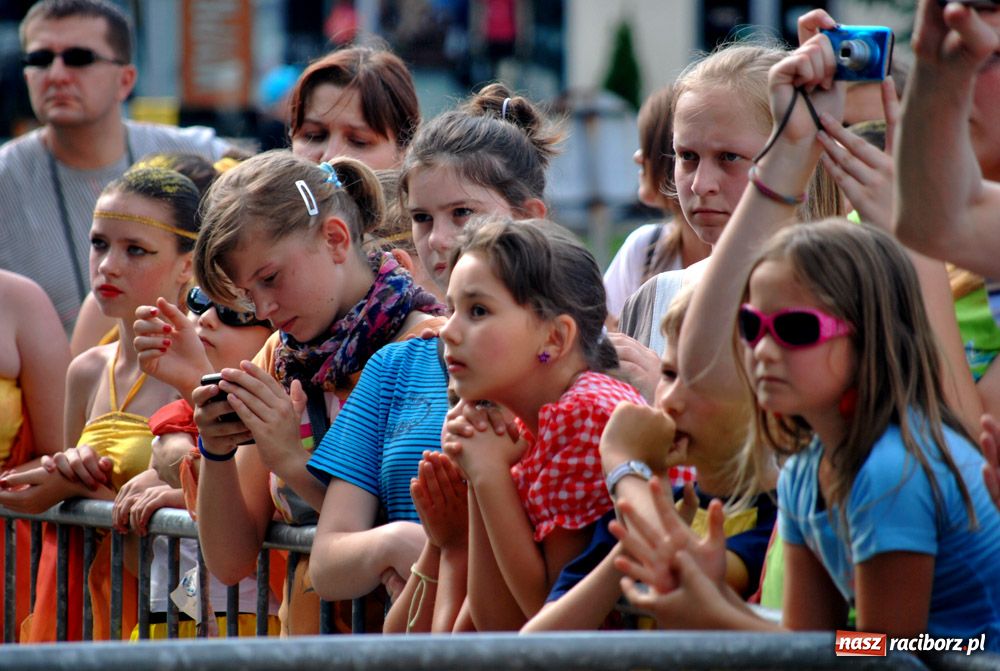 Zdjęcie w galerii na portalu naszraciborz.pl: Przemarsz i występy z okazji Dni Raciborza wiadomości z regionu