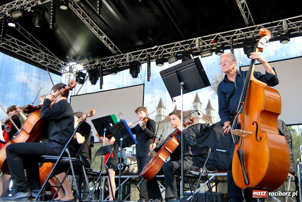 Zdjęcie w galerii na portalu naszraciborz.pl: Przemarsz i występy z okazji Dni Raciborza wiadomości z regionu