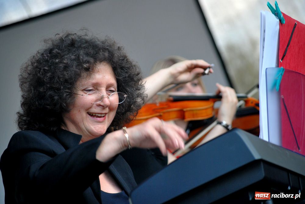 Zdjęcie w galerii na portalu naszraciborz.pl: Przemarsz i występy z okazji Dni Raciborza wiadomości z regionu